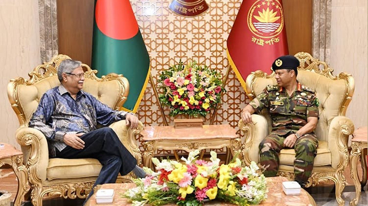 Former army cheif attends courtesy call on president