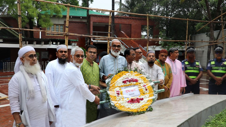 VC of ISU pays tributes to Bangabandhu at Tungipara