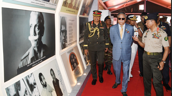 President visits Military Hardware Exhibition