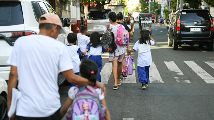 Thousands of Philippine schools suspend due to heat