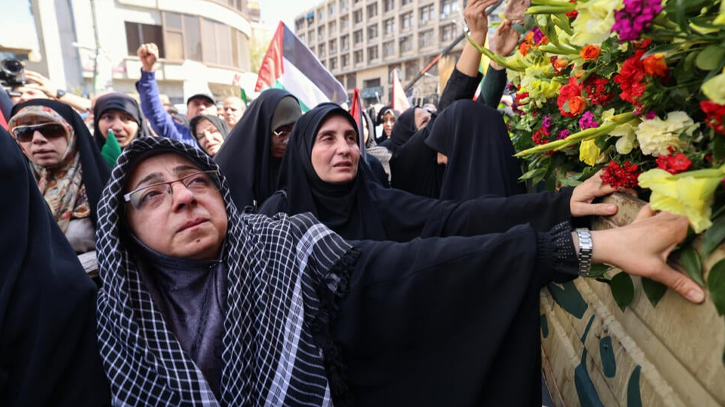 Iran pays homage to Guards killed in Syria strike