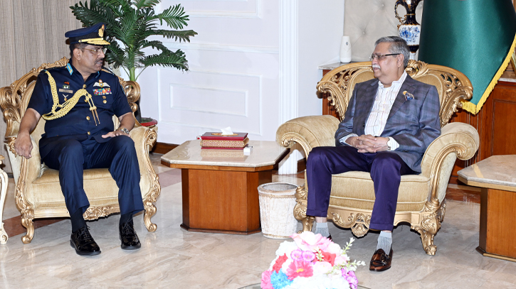 Outgoing Air Chief pays farewell call on President