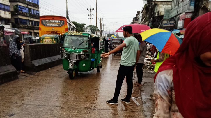 Students managing traffic control in Noakhali