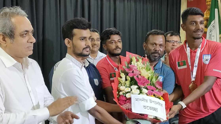 SAFF winners’ Bangladesh team meets Sports Adviser 