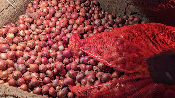 First consignment of Indian onions arrives through Darshana port