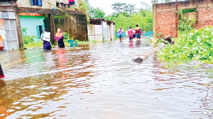 Noakhali flood-hit residents struggle to receive relief