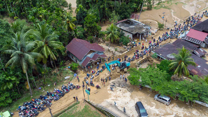 18 dead, 5 missing after Indonesia floods, landslide