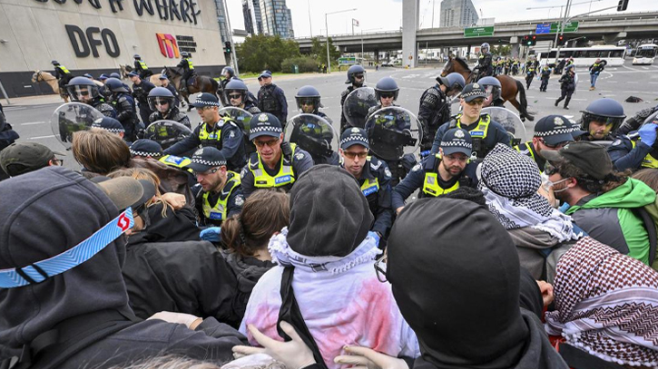 Anti-war protesters clash with police at Australian arms fair