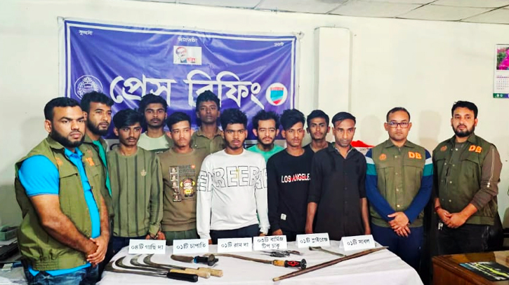 9 members of ’teen gang’ arrested with weapons in Jashore