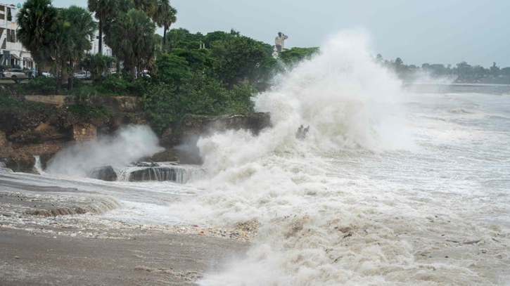 Hurricane Beryl kills 5 as it barrels towards Jamaica