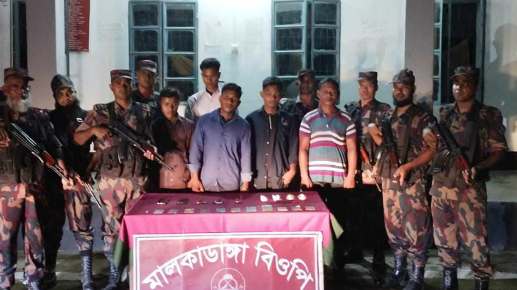 5 arrested while trying to sneak into India through Panchagarh border