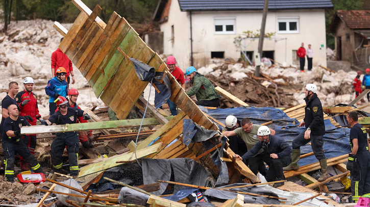 Int’l rescue teams arrive in Bosnia after devastating floods and landslides