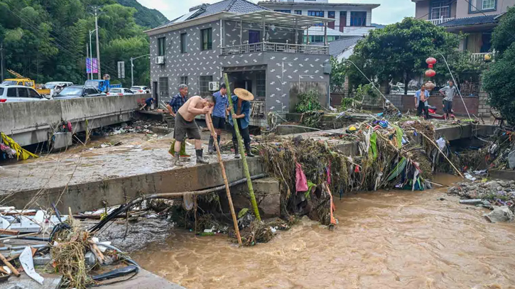 Heavy rain in southern China leaves 5 dead