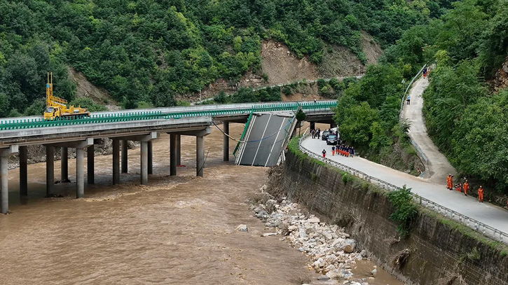 At least 5 missing after bridge collapse in China