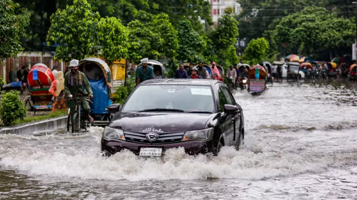 Incessant rains throw life out of gear in Dhaka, landslides likely in Ctg