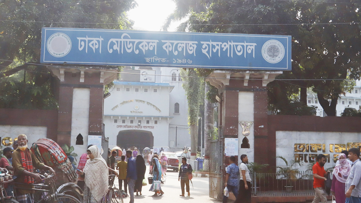 Unidentified man crushed under train in Dhaka