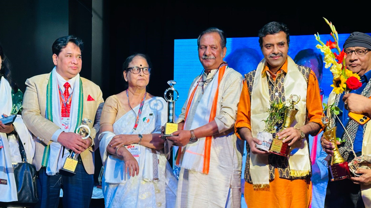 Eminent artist Professor Mostafizul Haque gets Mahatma Gandhi Peace Award