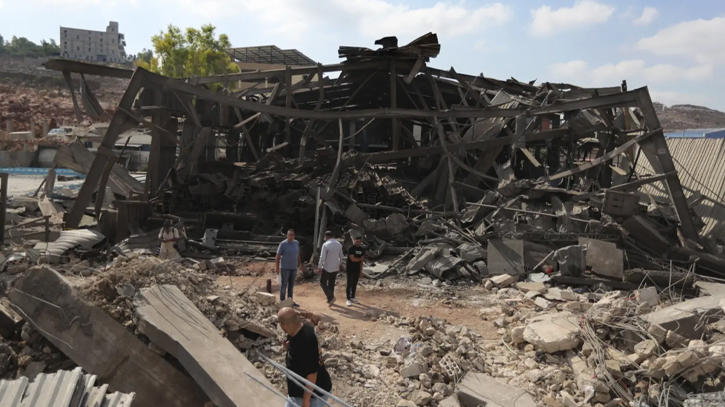 Israeli strike kills 15 from same family