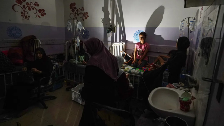 Gaza doctors left in the dark as fuel shortages hit hospital