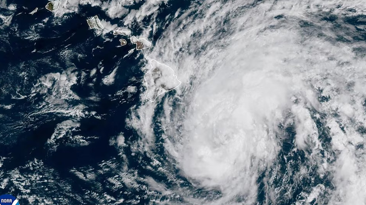 Hurricane Hone brushes past Hawaii