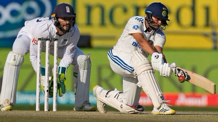 India 477 all out, lead by 259 in England Test