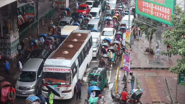 Early morning rain causes traffic chaos yet again in Dhaka