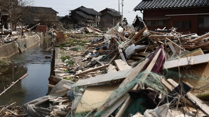 Strong earthquake hits central Japan