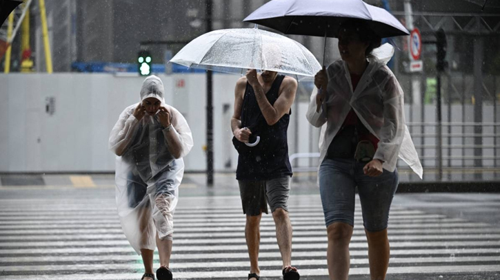 ‘Very strong’ typhoon bears down on Japan