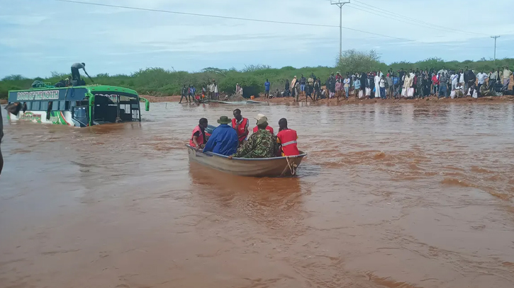 Flooding in Kenya kills at least 13, displaces 15000