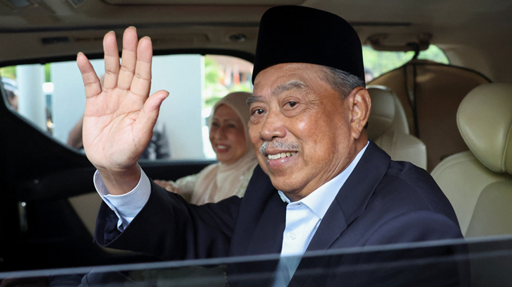 Ex-Malaysian PM charged with sedition over royalty remarks