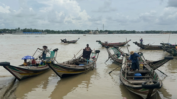 8 missing after boat sinks in Myanmar commercial hub