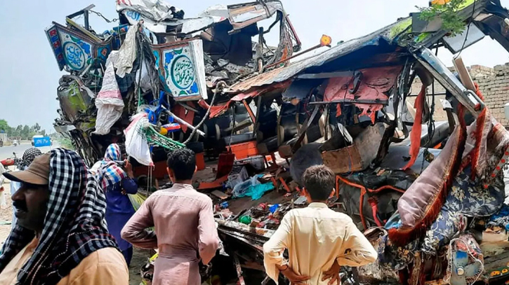 Pakistan bus crash kills at least 27 people