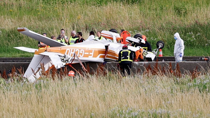 3 killed in light aircraft crash on motorway outside Paris