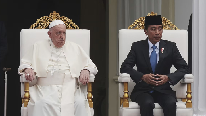 Pope’s gruelling tour gets into full swing in Indonesia