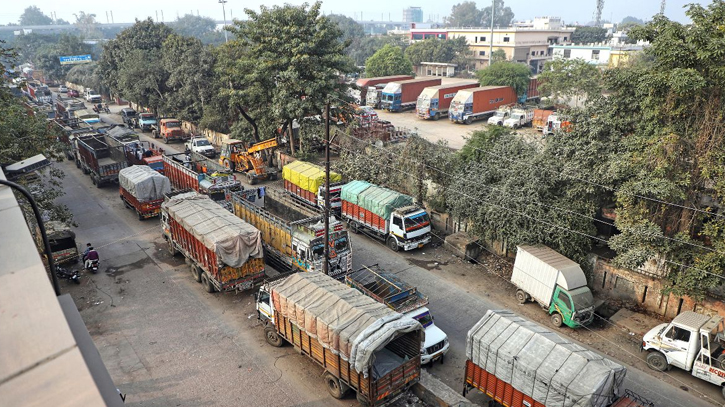 Indefinite transport strike enters day 2 in Benapole