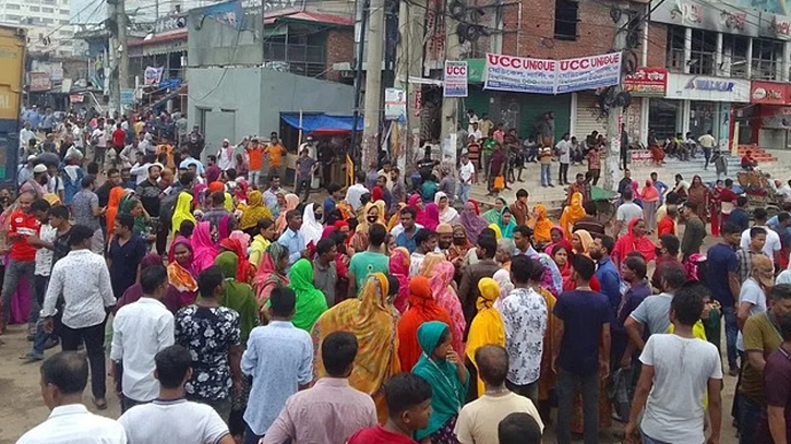 Workers block Nabinagar-Chandra Highway triggering traffic jam