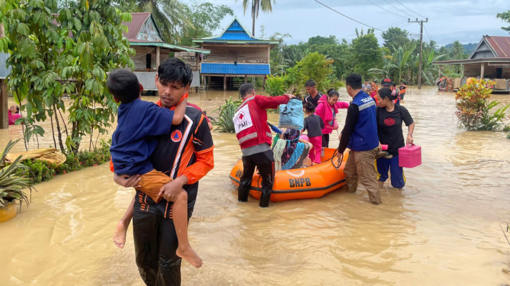 Indonesia flood death toll rises to 41 with 17 missing