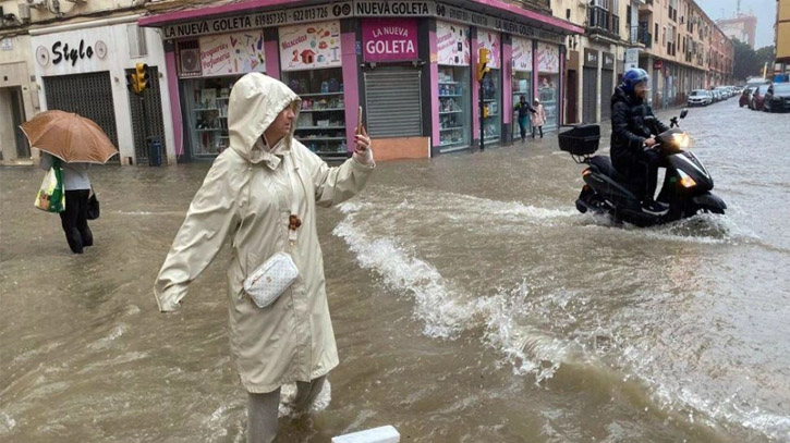 Spain flood epicentre survives fresh rain alert