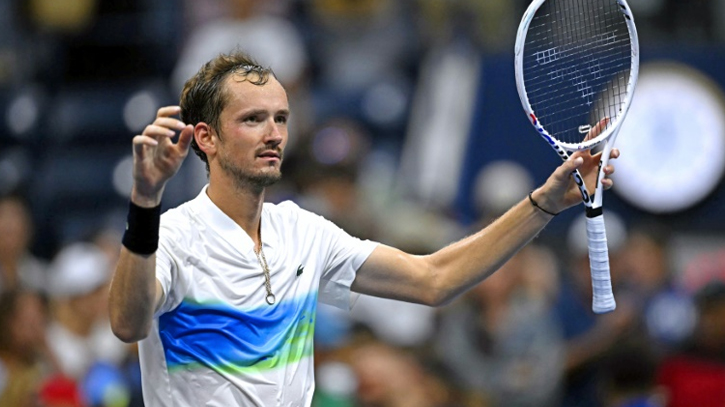 Medvedev holds off Cobolli to reach US Open last 16