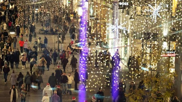 Vienna turns up Christmas glitter to lift shopping gloom