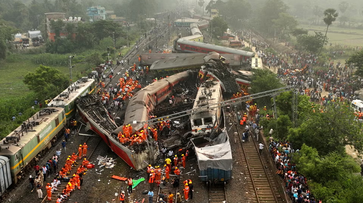 Indian train drivers in crash that killed 14 were watching cricket