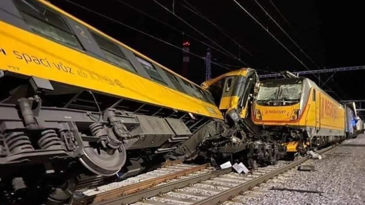 Four dead, dozens injured in Czech train crash