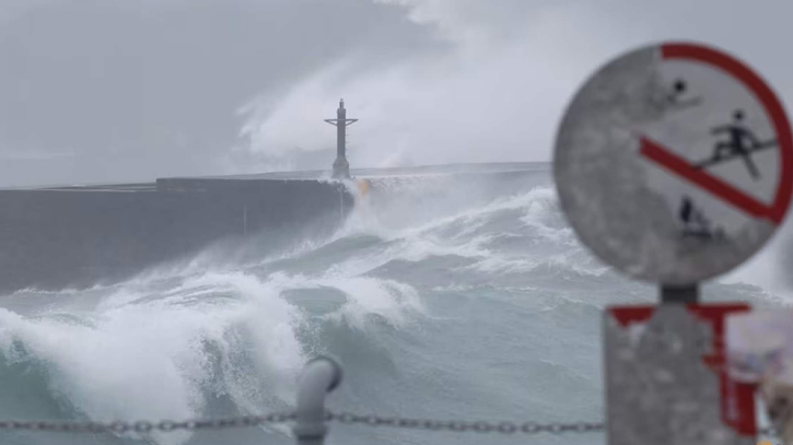 Cargo ship sinks off Taiwan, 9 sailors abandon ship