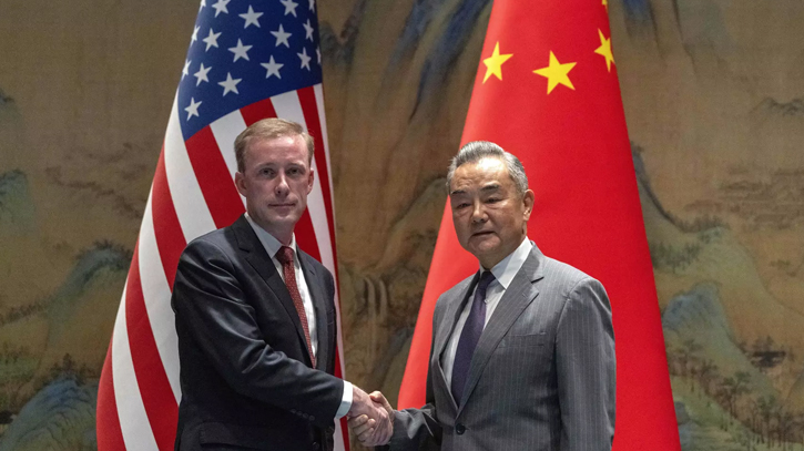 ‘US and China are working to avoid conflict at talks in Beijing’