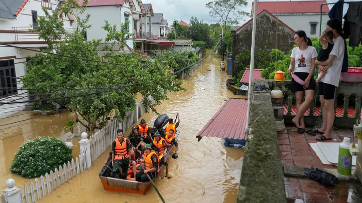 Flash flood sweeps away hamlet as Vietnam’s storm toll rises to 141 dead