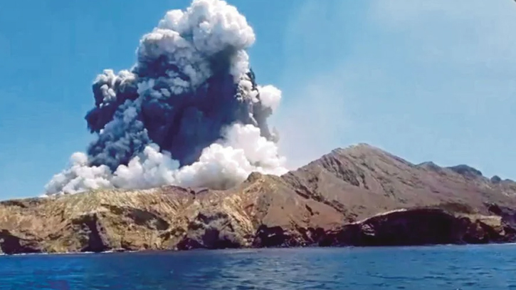 Volcanic eruption grounds flights in New Zealand