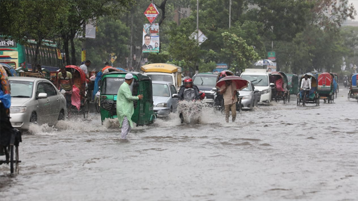 Cyclone-induced rainfall causes waterlogging in Dhaka