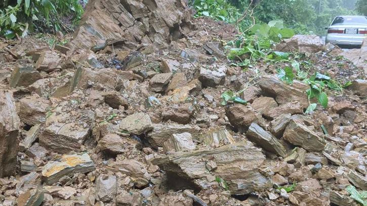 ৪ ঘণ্টা পর খাগড়াছড়ির সঙ্গে যান চলাচল স্বাভাবিক