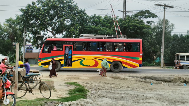 ছয় ঘন্টা পর ঢাকা-টাঙ্গাইল মহাসড়কে যানবাহন চলাচল স্বাভাবিক