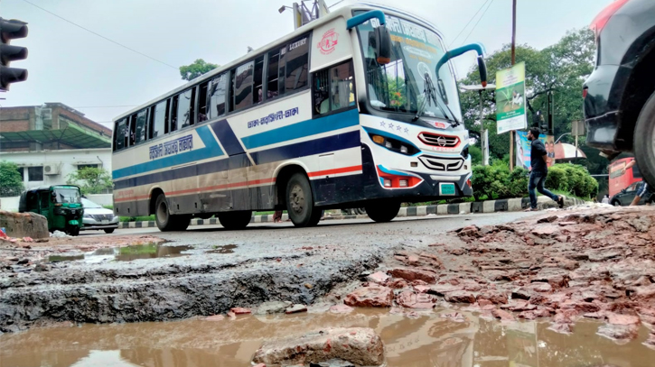 বৃষ্টিতে ভোগান্তি